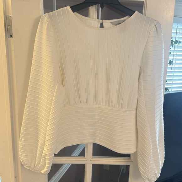 Women - Picture 2 of 4